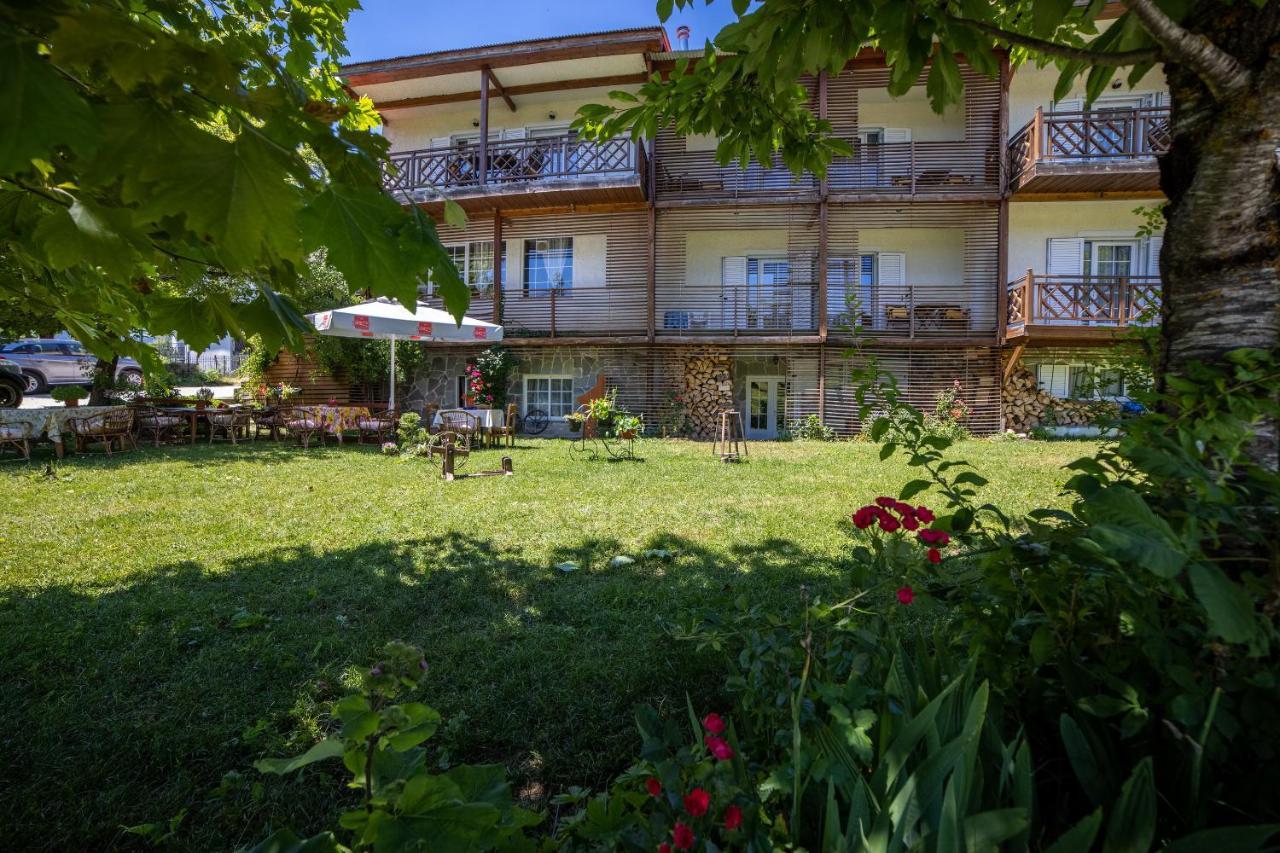 Ξενοδοχειο Παπαναγιωτου Hotel Neraïdochóri Exterior foto